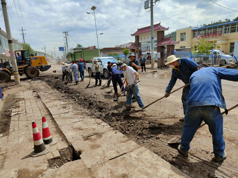 情系家鄉(xiāng)為人民 抗洪救災(zāi)勇?lián)?dāng)——物產(chǎn)工投公司黨員干部、團(tuán)員青年奔赴災(zāi)區(qū)第一線搶險(xiǎn)救災(zāi)