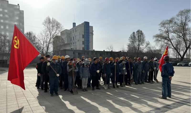 物產(chǎn)工投公司基層黨支部和公司團支部聯(lián)合開展“共筑家園 正植有你”主題黨日、團日活動