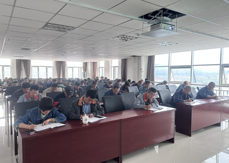 廉當(dāng)“鐮”可以除雜念   欲為“獄”勢必積災(zāi)難 ——集團(tuán)紀(jì)委書記為物產(chǎn)工投公司黨員干部、關(guān)鍵人員 授主題教育廉政專題黨課