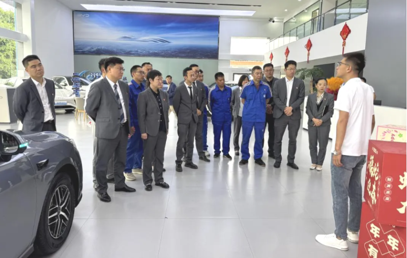 汽貿(mào)公司黨支部開(kāi)展“走出去、學(xué)進(jìn)來(lái)，改作風(fēng)、促發(fā)展”貫徹中央八項(xiàng)規(guī)定精神學(xué)習(xí)教育走深走實(shí)主題黨日活動(dòng)