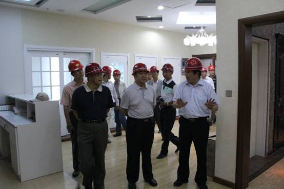 青海省經(jīng)濟委員會黨組書記、主任，省國資委  黨委副書記、副主任吳海昆實地考察物產(chǎn)集團重點項目