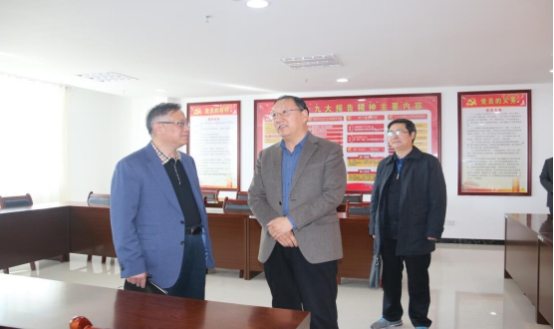 省委常委、省總工會(huì)主席馬吉孝等一行蒞臨青海物產(chǎn)集團(tuán)公司視察，調(diào)研指導(dǎo)道路貨運(yùn)企業(yè)建會(huì)、貨運(yùn)司機(jī)入會(huì)等工作