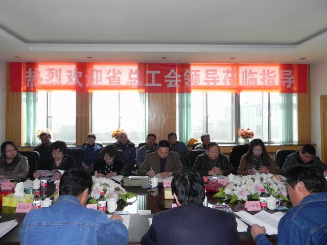 深入車間班組、“零距離”接觸職工、體驗職工生活、傾聽職工心聲