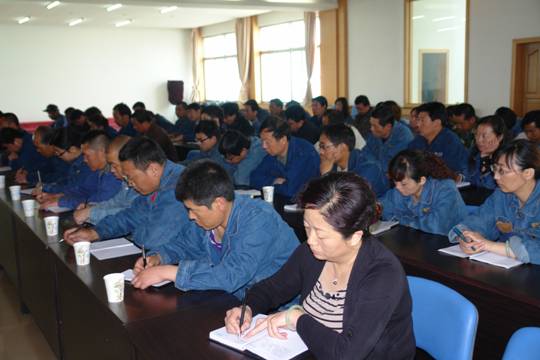 青海物產(chǎn)工業(yè)投資有限公司、青海長春炭素有限公司召開貫徹省第十二次黨代會精神學(xué)習(xí)傳