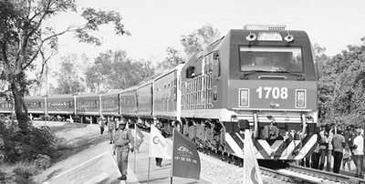 搭中國快車，促非洲發(fā)展