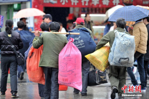 聚焦春節(jié)“恐歸族”：近鄉(xiāng)情怯，恐懼何來？(圖)