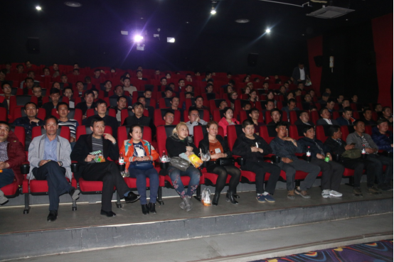 青物集團黨委集中組織觀看優(yōu)秀紀(jì)錄片《厲害了，我的國》